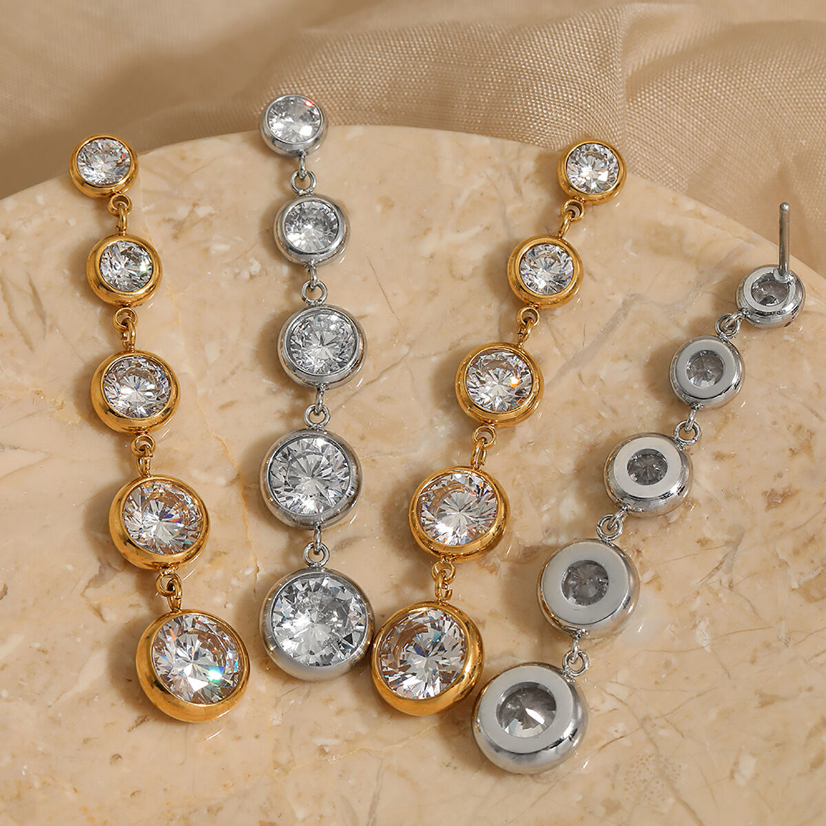 Luxe serie kwastjes, cirkelvormige, waterdichte, goudkleurige oorbellen met zirkonia voor dames. h5 Afbeelding5