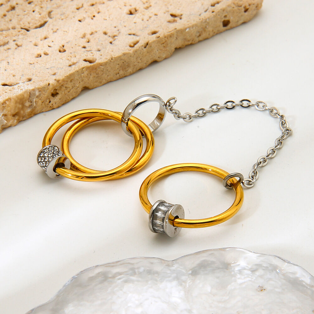 Simple Series Daily Circle Edelstahl wasserdichte Statement-Ringe mit Zirkonia in Goldfarbe