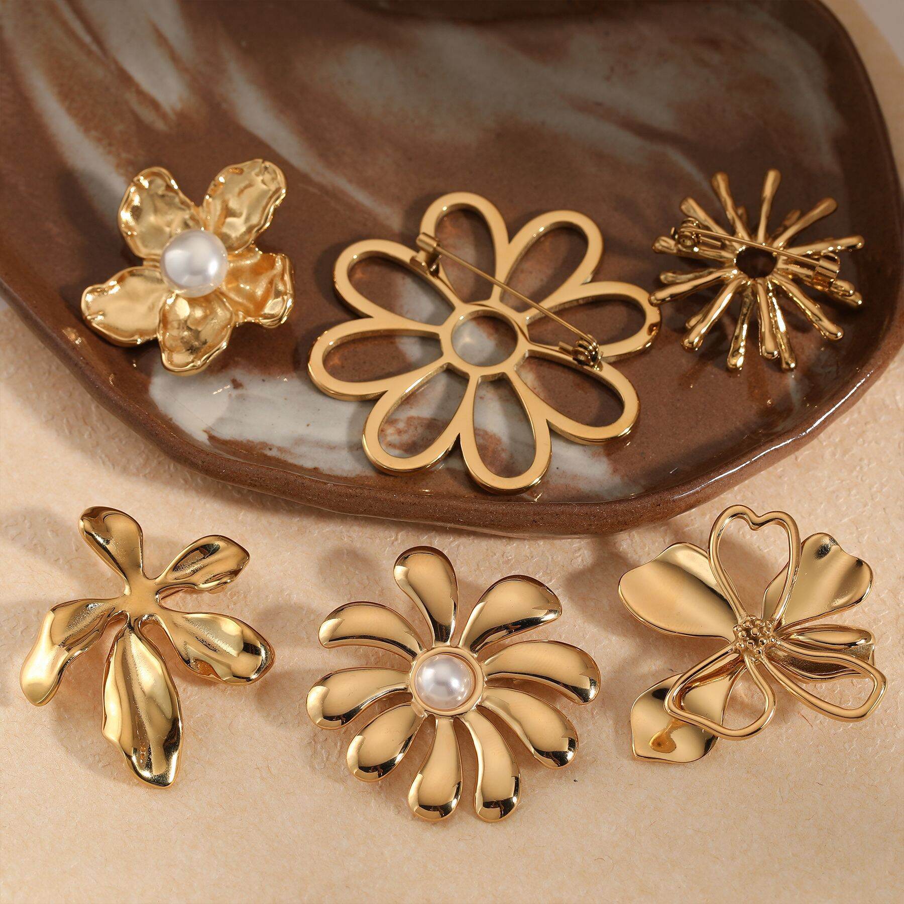 Spille di perle color oro impermeabili in acciaio inossidabile con fiori retrò della serie romantica 2