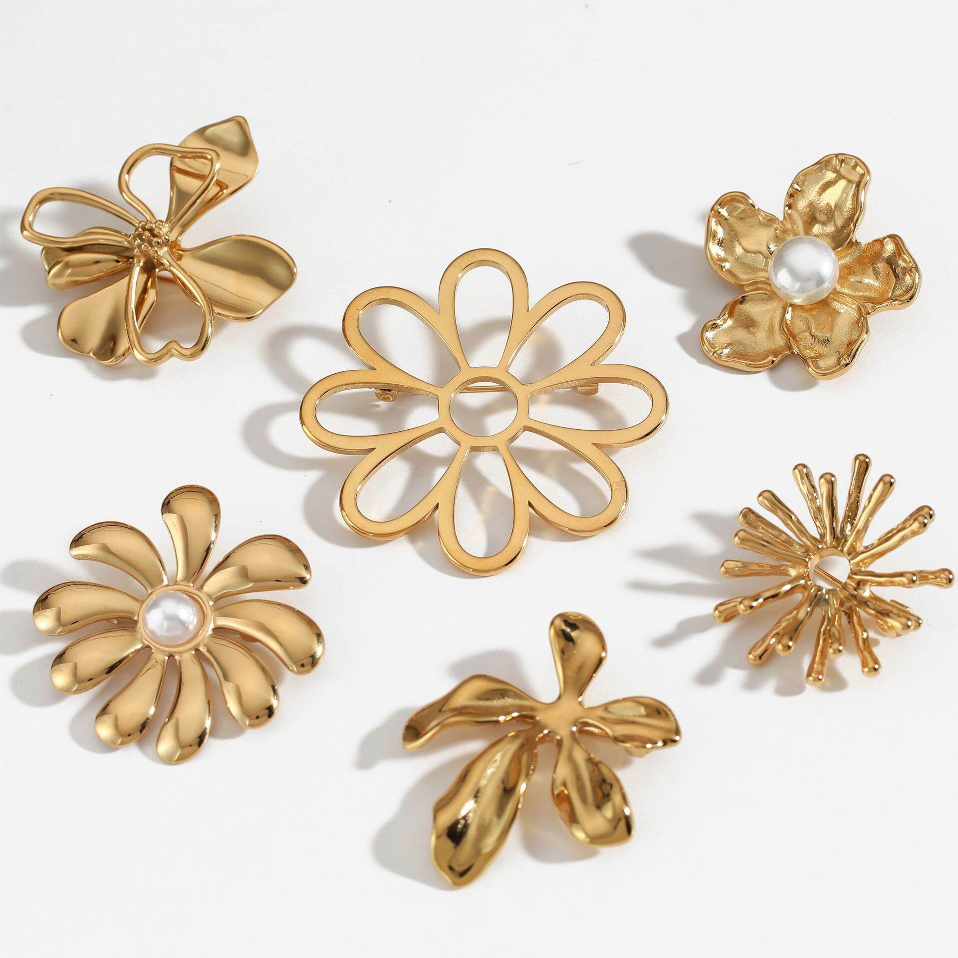 Romantische Retro-Blumenbroschen aus Edelstahl, wasserdicht, goldfarben, mit Perlen Bild5