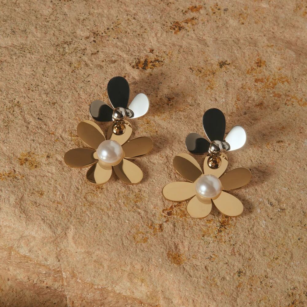 Romantische serie Sweet Flower roestvrijstalen waterdichte oorbellen in goudkleur voor dames Afbeelding4