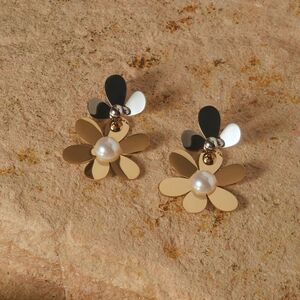 Romantische serie Sweet Flower roestvrijstalen waterdichte oorbellen in goudkleur voor dames h5 Afbeelding4