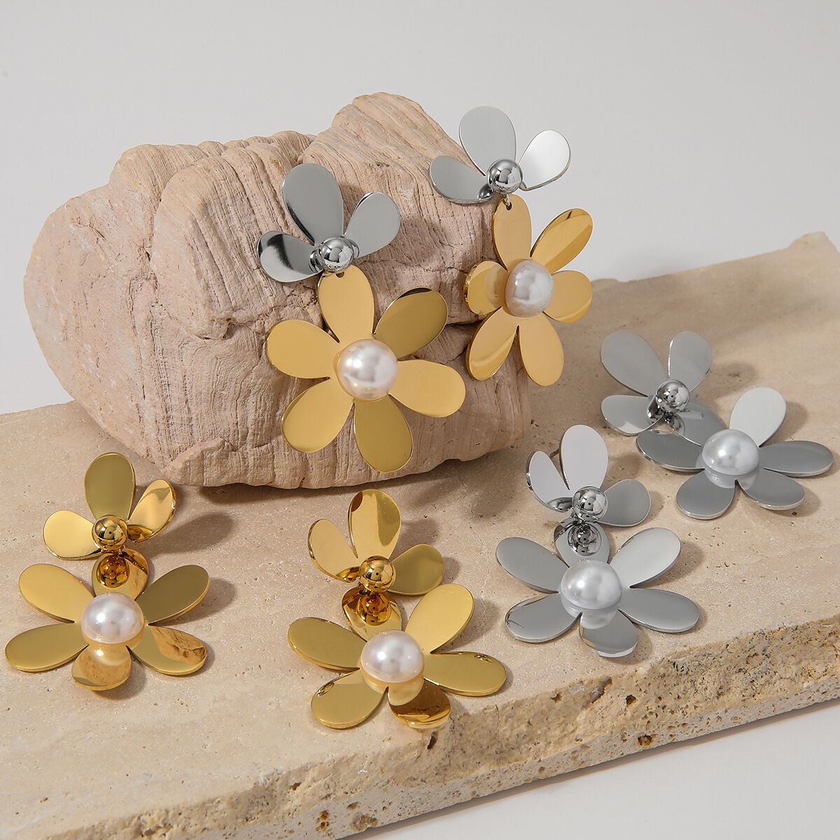 Romantische Serie: Süße Blumenohrringe aus Edelstahl, wasserdicht, goldfarben, für Damen