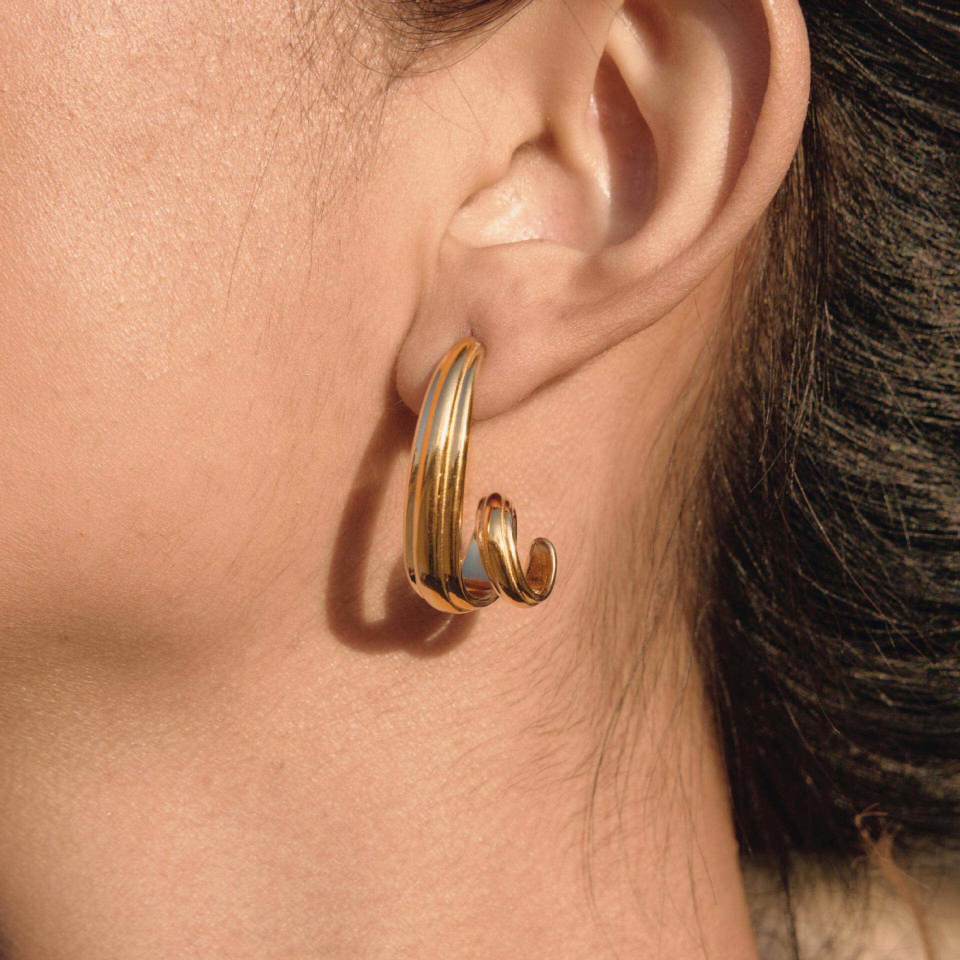 Boucles d'oreilles pendantes pour femmes, en acier inoxydable doré, imperméables et anti-ternissement, au design simple et incurvé