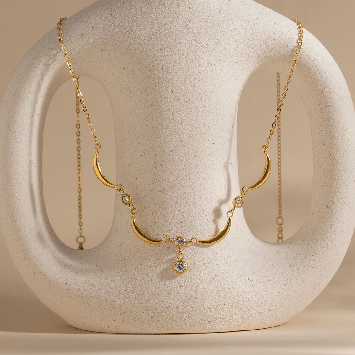 Collane con ciondolo da donna in acciaio inossidabile color oro con stella e luna, impermeabili e anti-ossidazione h5 Immagine5