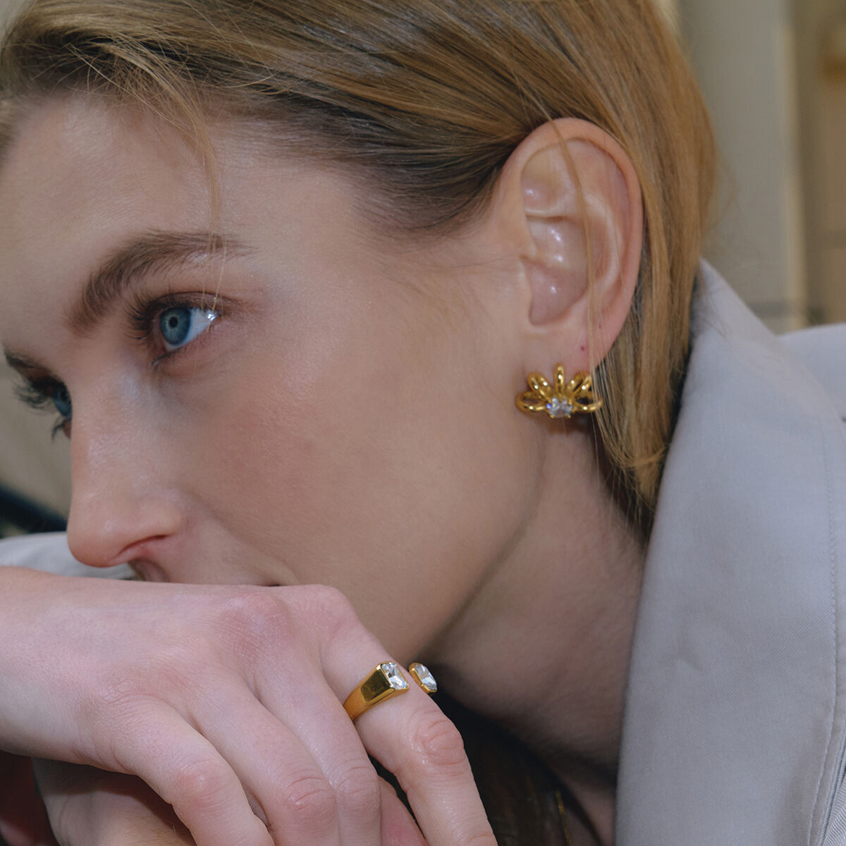 Sleek Curves Stainless Steel Gold Color Zircon Waterproof&Anti-tarnish Women's Stud Earrings