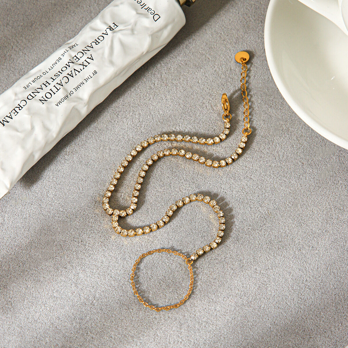 Cadena de mano sencilla de acero inoxidable impermeable color oro con circonitas para mujer