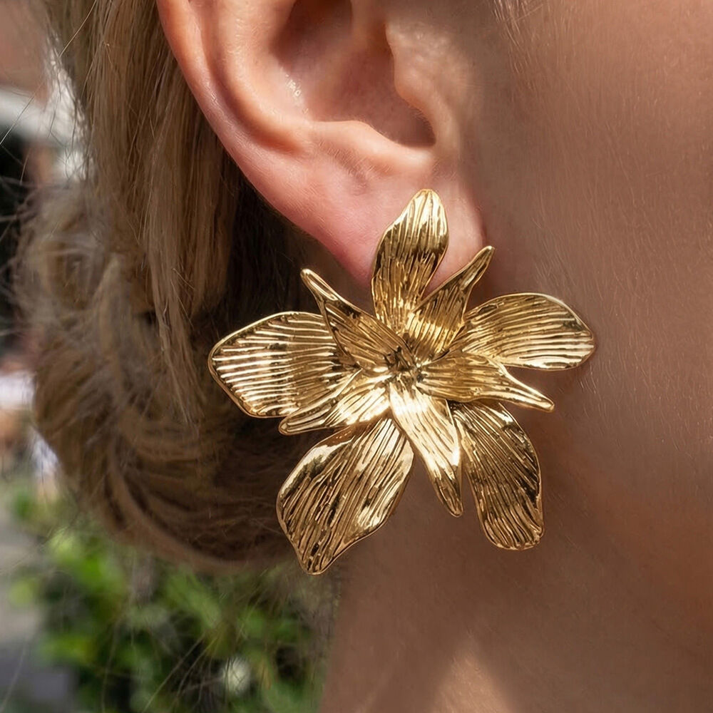 Retro Flower Stainless Steel Waterproof Gold Color Women's Stud Earrings h5Picture2