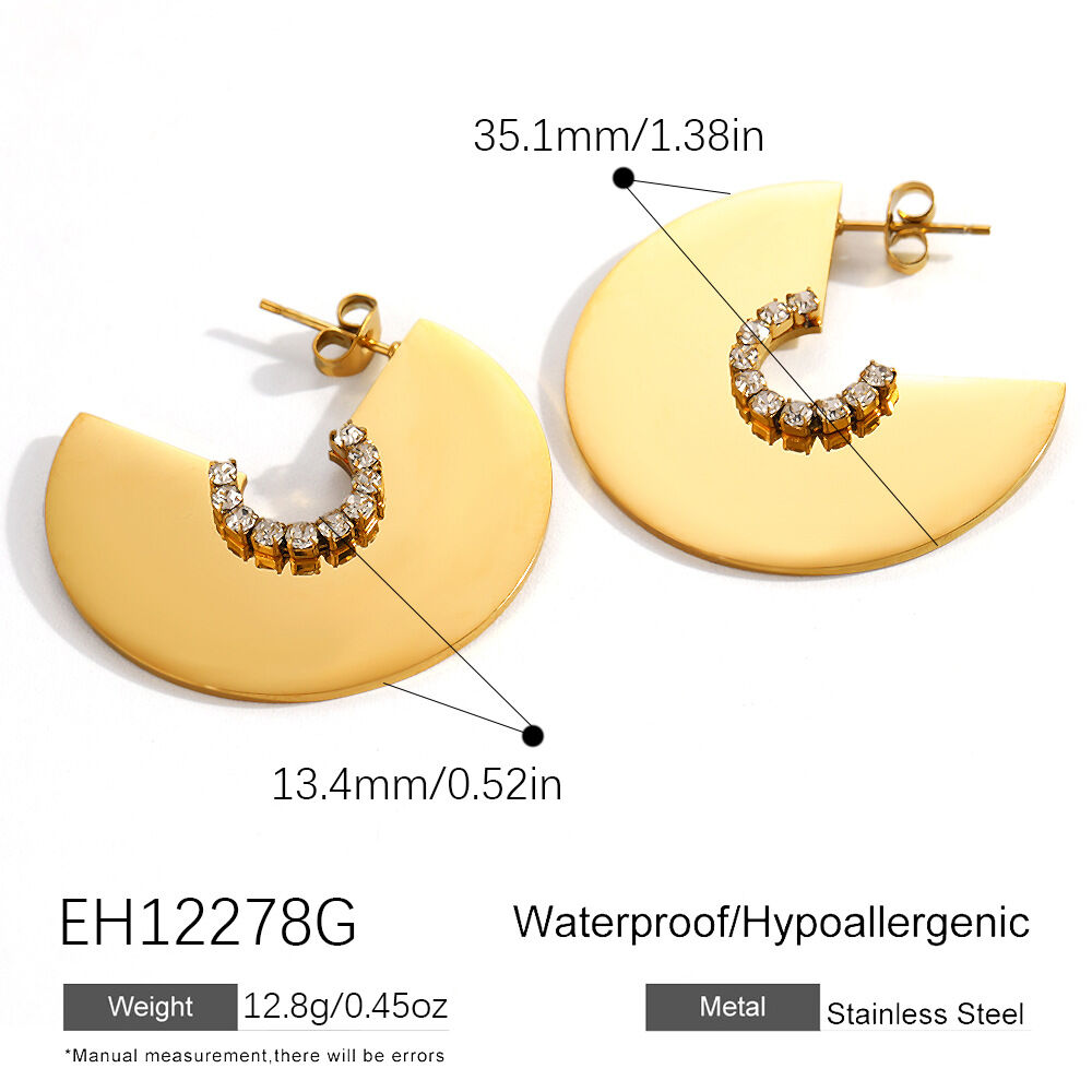 Luxuriöse, einfarbige, wasserdichte Ohrstecker aus Edelstahl in Goldfarbe mit Strasssteinen für Damen.