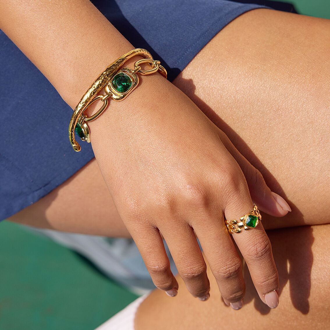 Luxuriöses Retro-Armband mit rechteckiger Perlenkette aus Glas, Edelstahl, wasserdicht, goldfarben, für Damen 2