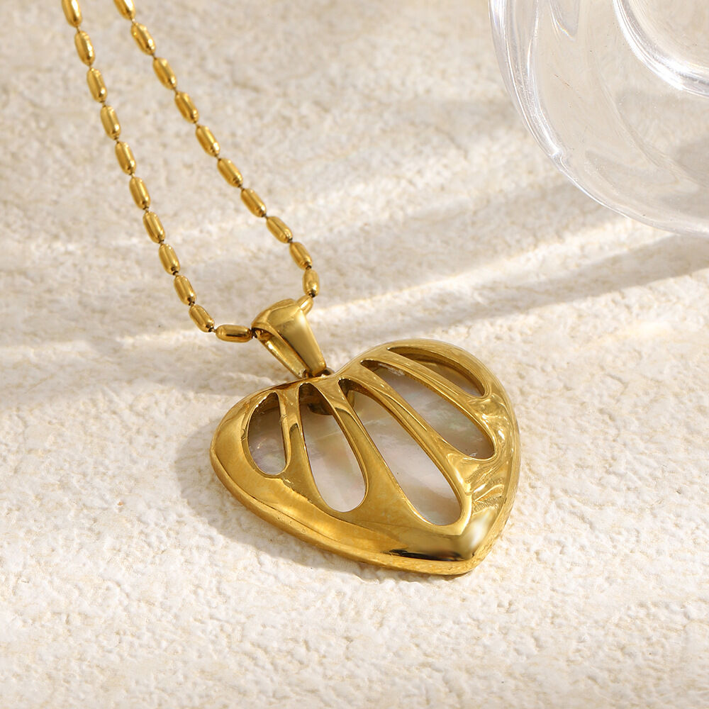 Collar Con Colgante De Concha De Color Dorado Resistente Al Agua De Acero Inoxidable Con Forma De Corazón Para Mujer