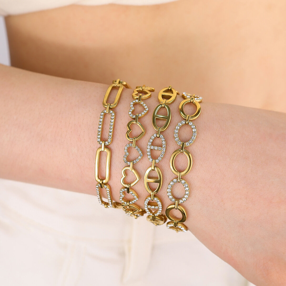 Braccialetti a catena da donna in acciaio inossidabile con cristalli color oro, impermeabili e con catena a forma di cuore semplice, serie lussuosa