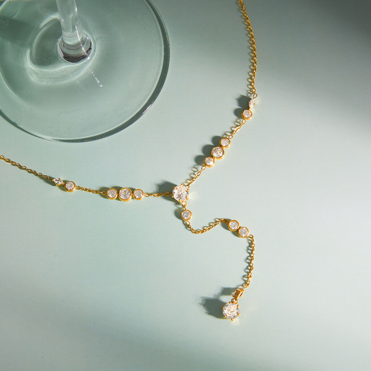 Y-förmige, wasserdichte Damen-Halskette aus Edelstahl mit Zirkonia in Goldfarbe