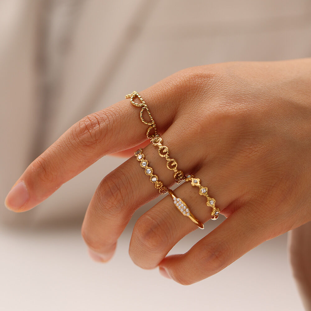 Schlichter rechteckiger Ring aus Edelstahl, wasserfest, goldfarben, mit Strasssteinen verziert – minimalistisch h5Bild2
