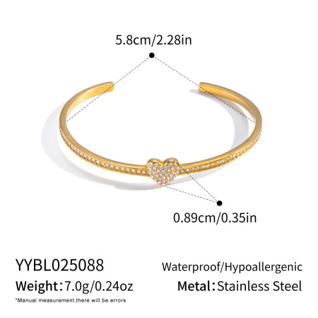 Luxuriöses, wasserdichtes Armreifarmband mit Herzmotiv aus Edelstahl in Goldfarbe und Zirkonia für Damen