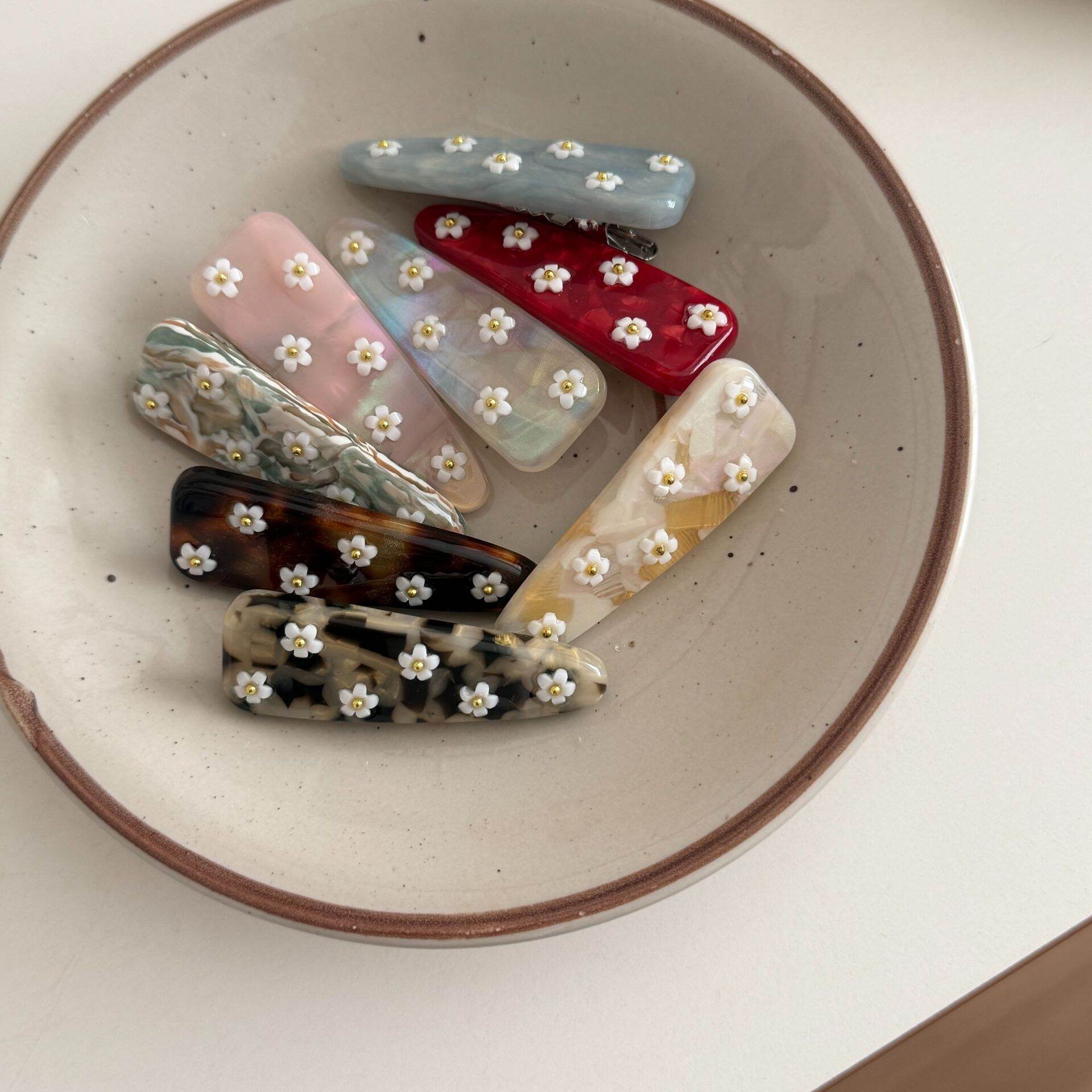 Simple Series Sweet Flower Acetate Women's Hair Clips 2