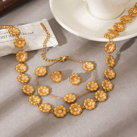 Simple Series Daily Flower Stainless Steel Waterproof Gold Color Zircon Women's Chain Necklaces