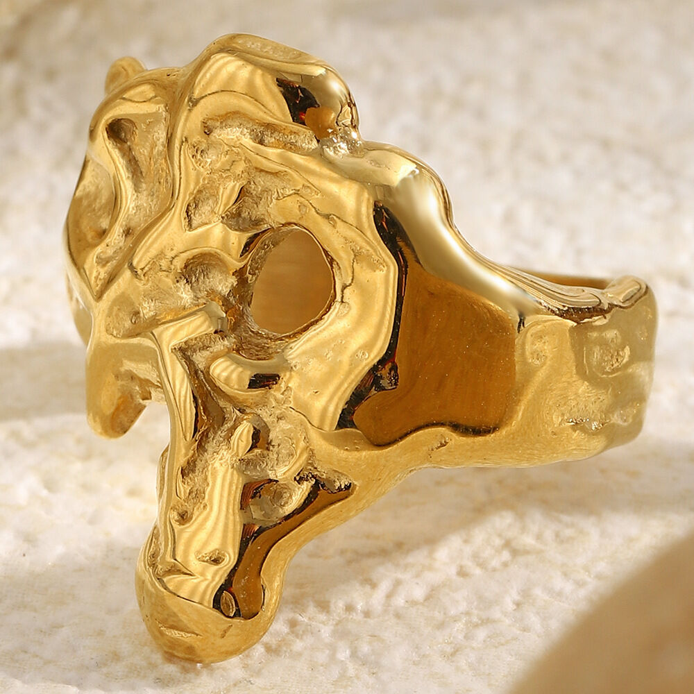 Anillos llamativos clásicos retro de acero inoxidable con forma irregular, resistentes al agua y color dorado. 2