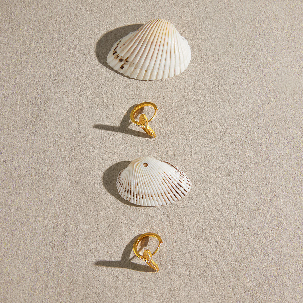 Boucles d'oreilles créoles pour femmes, en acier inoxydable doré, étanches, en forme de queue de poisson, ornées de strass.