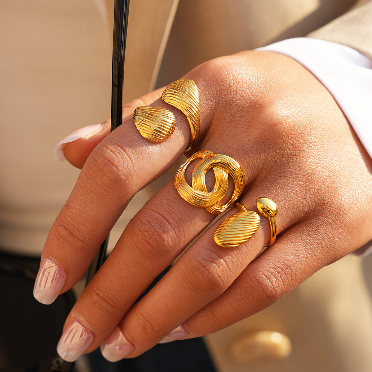 Anelli da donna in acciaio inossidabile color oro, di forma irregolare, impermeabili, adatti a tutti i giorni 2