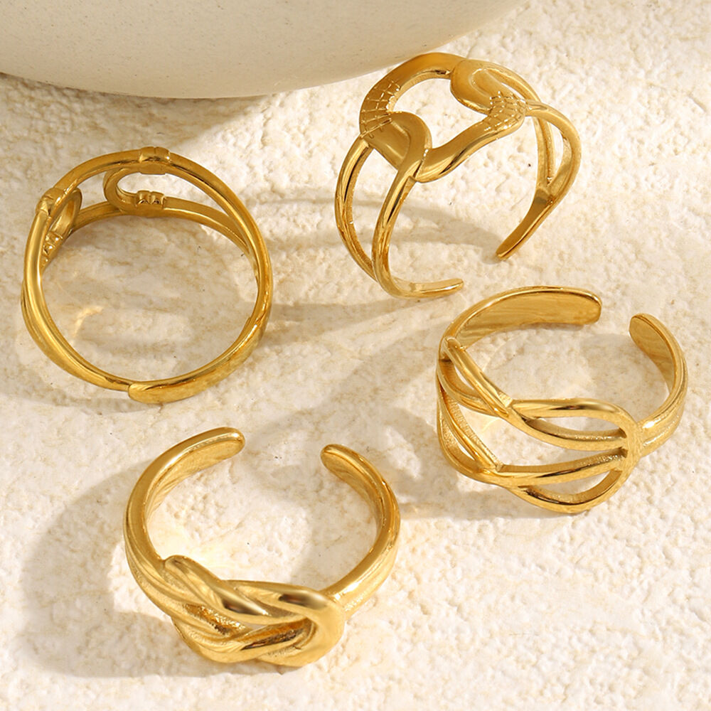 Schlichte, gedrehte, wasserdichte, minimalistische Ringe aus Edelstahl in Goldfarbe h5 Bild2