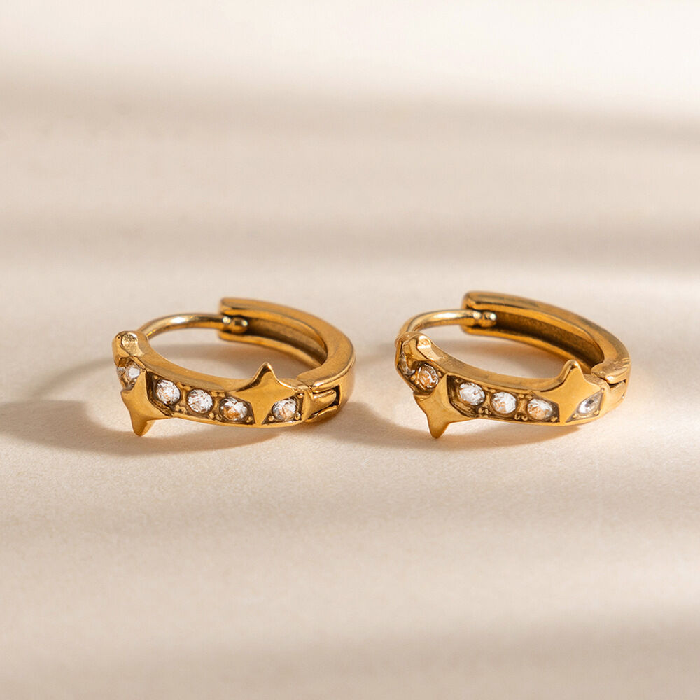 Pendientes de aro sencillos de acero inoxidable con circonita dorada, resistentes al agua y con forma de estrella para mujer.