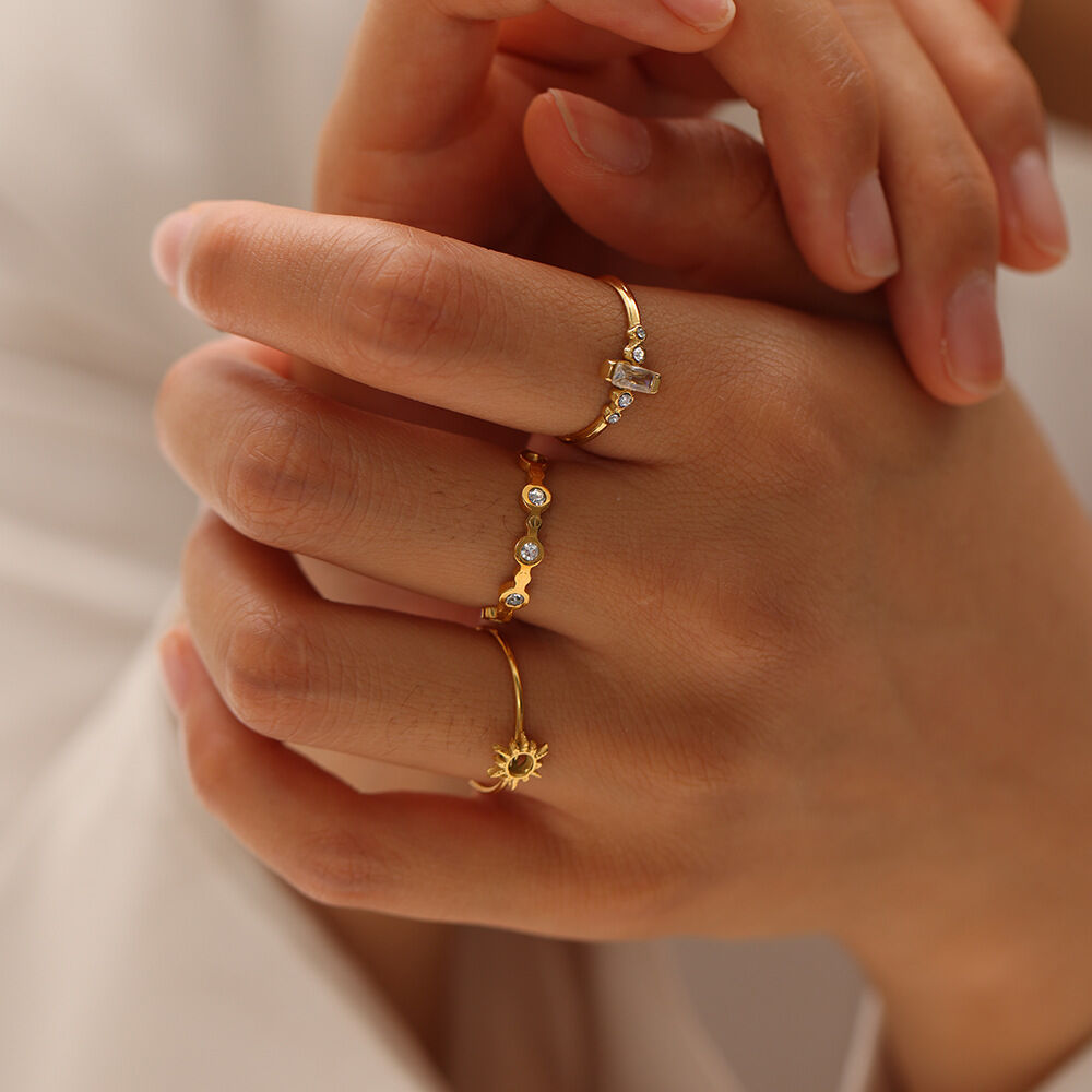 Anillos de mujer con piedras preciosas de circonita de color dorado, resistentes al agua y de acero inoxidable de círculo simple