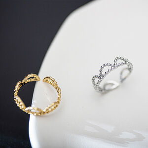 Schlichter rechteckiger Ring aus Edelstahl, wasserfest, goldfarben, mit Strasssteinen verziert – minimalistisch h5 Bild3