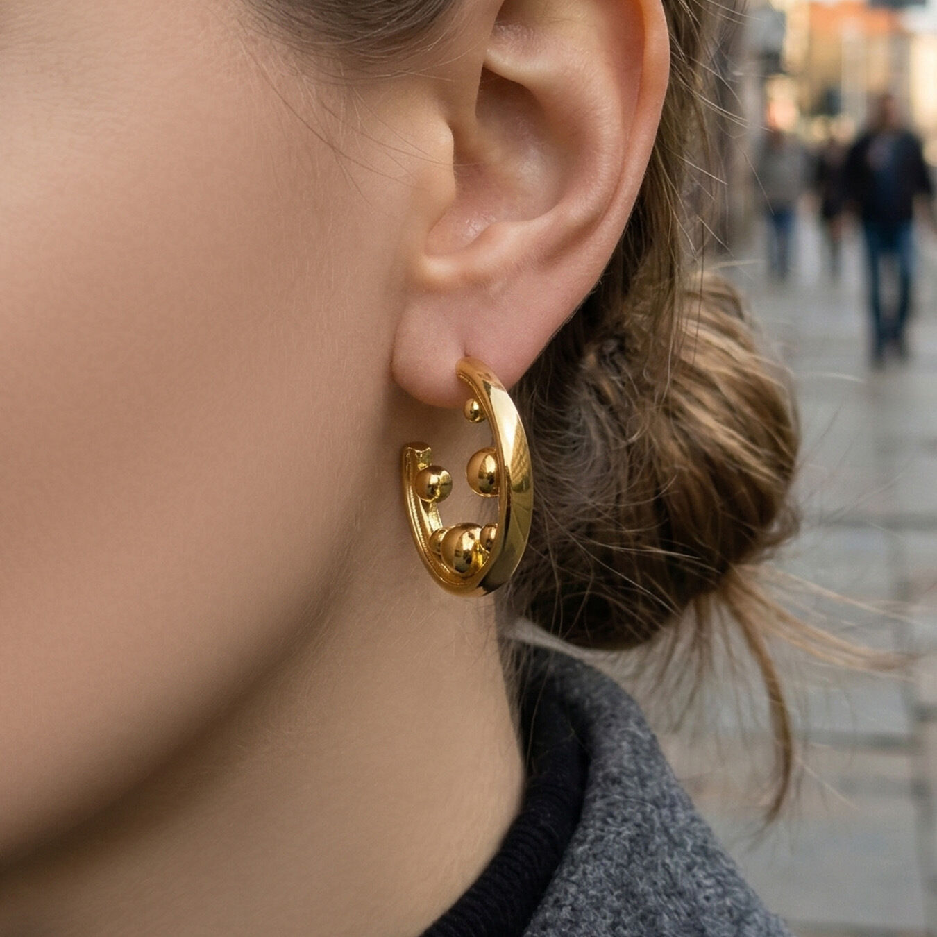 Simple C-shape Stainless Steel Waterproof Gold Color Women's Hoop Earrings h5 Picture2