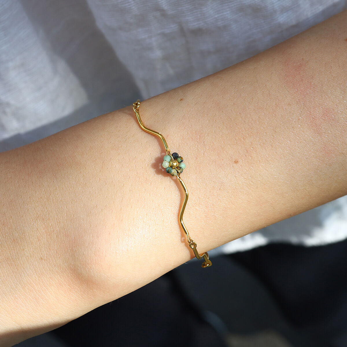 Braccialetti con perline da donna in acciaio inossidabile, impermeabili, color oro, con perline di fiori retrò e pietra naturale 2
