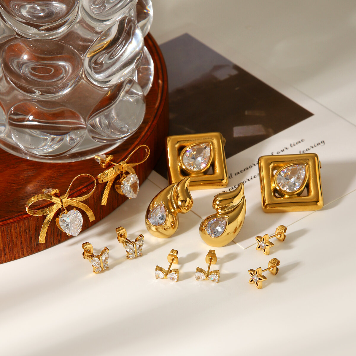 Boucles d'oreilles puces pour femmes, simples, en acier inoxydable, étanches, couleur or, avec zircon. Image6