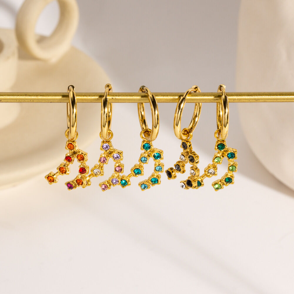 Eleganti e lussuosi orecchini a cerchio da donna in acciaio inossidabile, impermeabili e di forma irregolare, color oro.