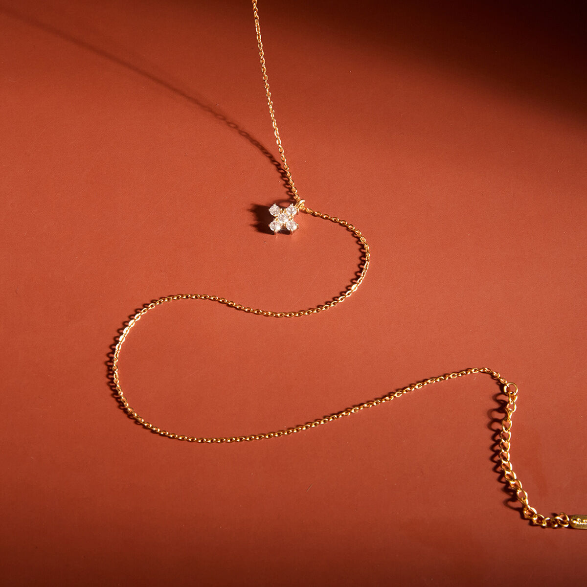 Tropfenförmiges, kreuzförmiges Halsketten-Set aus wasserdichtem Edelstahl in Goldfarbe mit Zirkonia für Damen h5 Bild5