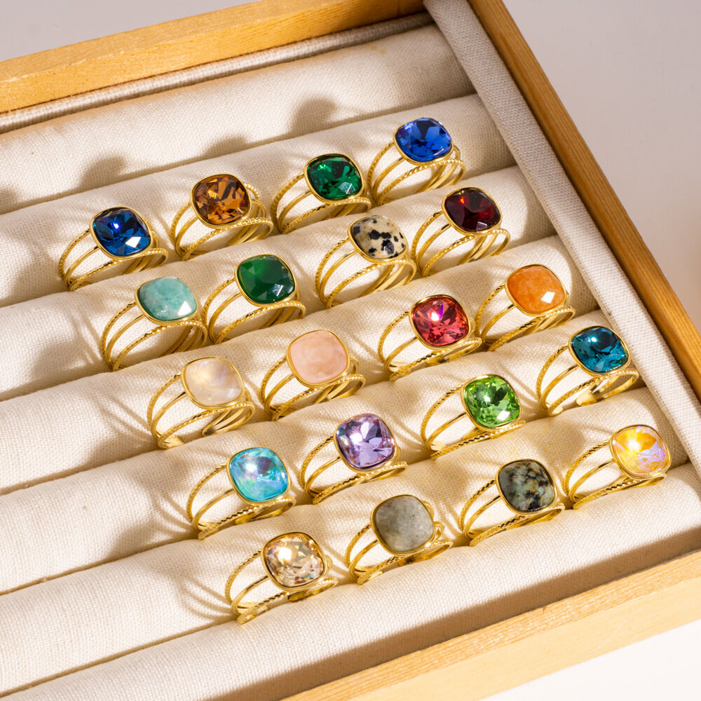 Bagues pour femmes luxueuses et élégantes, de forme géométrique, en acier inoxydable étanche, couleur or, serties de zircon. Image2