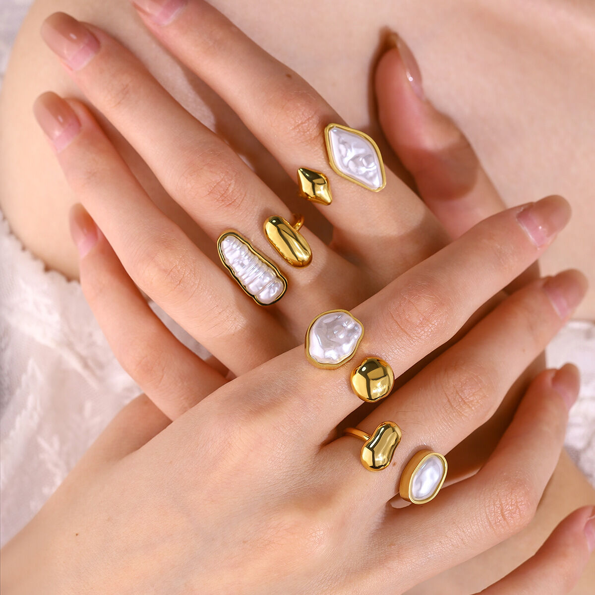 Anelli con perle artificiali color oro impermeabili in acciaio inossidabile dalla forma irregolare retrò