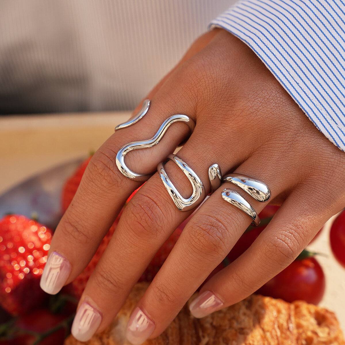 Anillos llamativos de acero inoxidable impermeables con forma irregular de la serie Simple para uso diario. h5 Imagen3