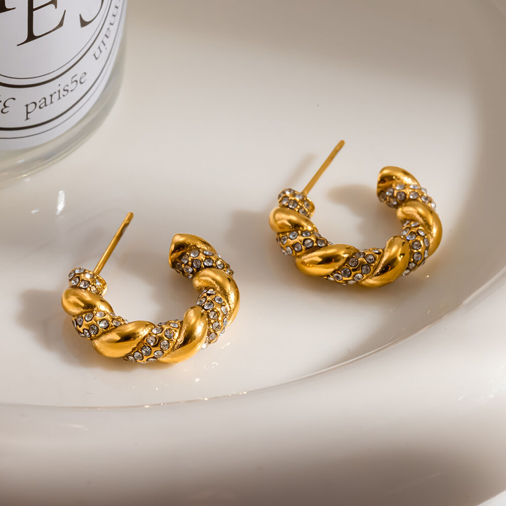 Luxuriöse, elegante, gedrehte, wasserdichte, goldfarbene Strass-Ohrringe aus Edelstahl für Damen h5Bild3
