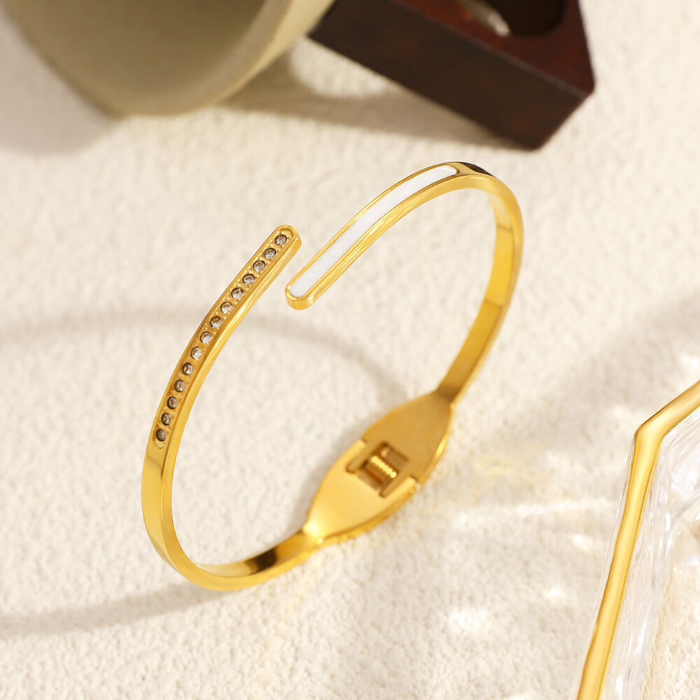 Simple Solid Color Stainless Steel Waterproof Gold Color Rhinestone Women's Bangles h5 Picture4