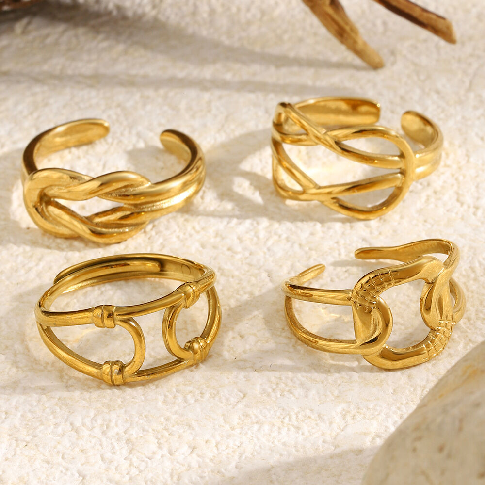 Anelli minimalisti Simple Twist in acciaio inossidabile color oro impermeabili