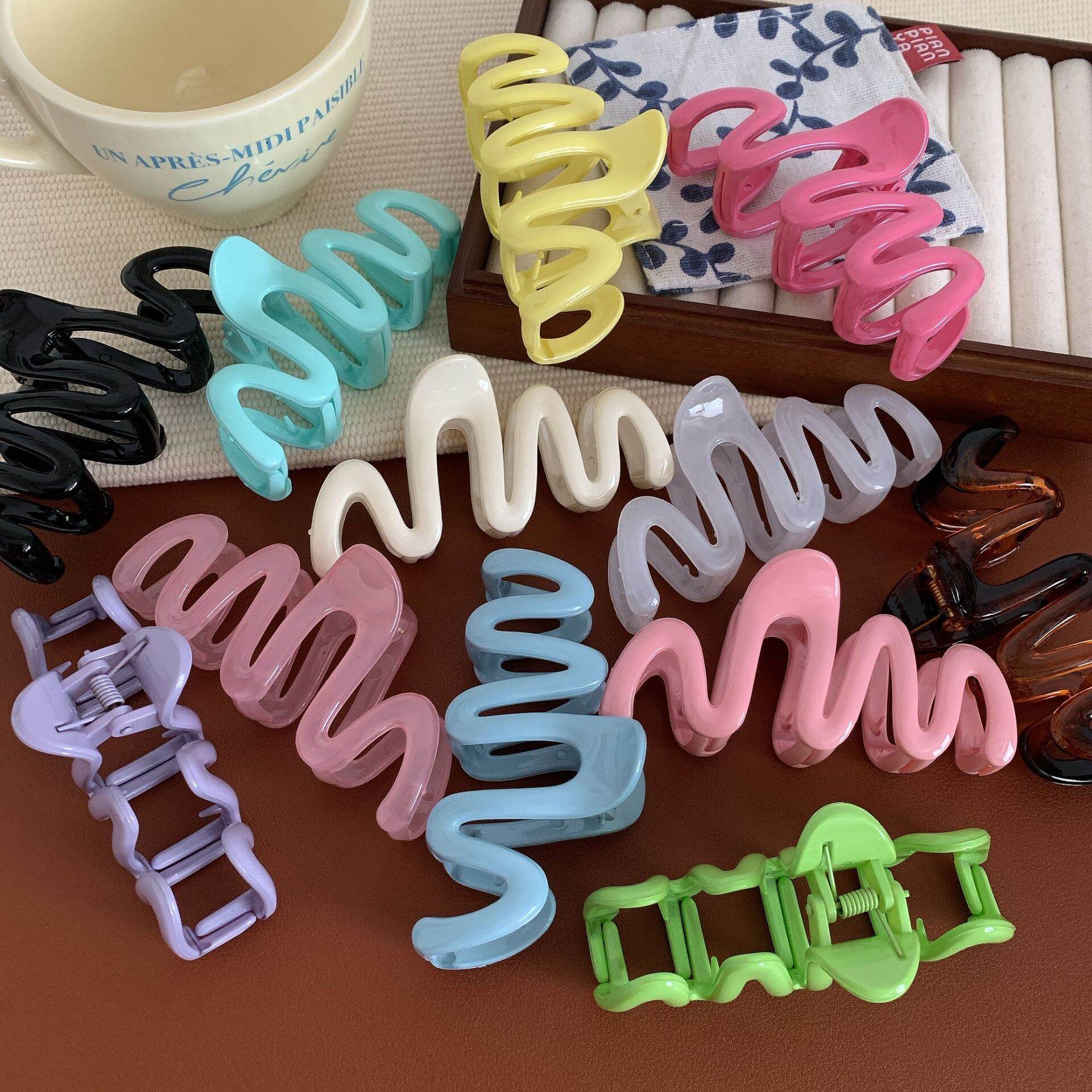 Simple Series Sweet Solid Color Pvc Women's Hair Claws h5 Picture2