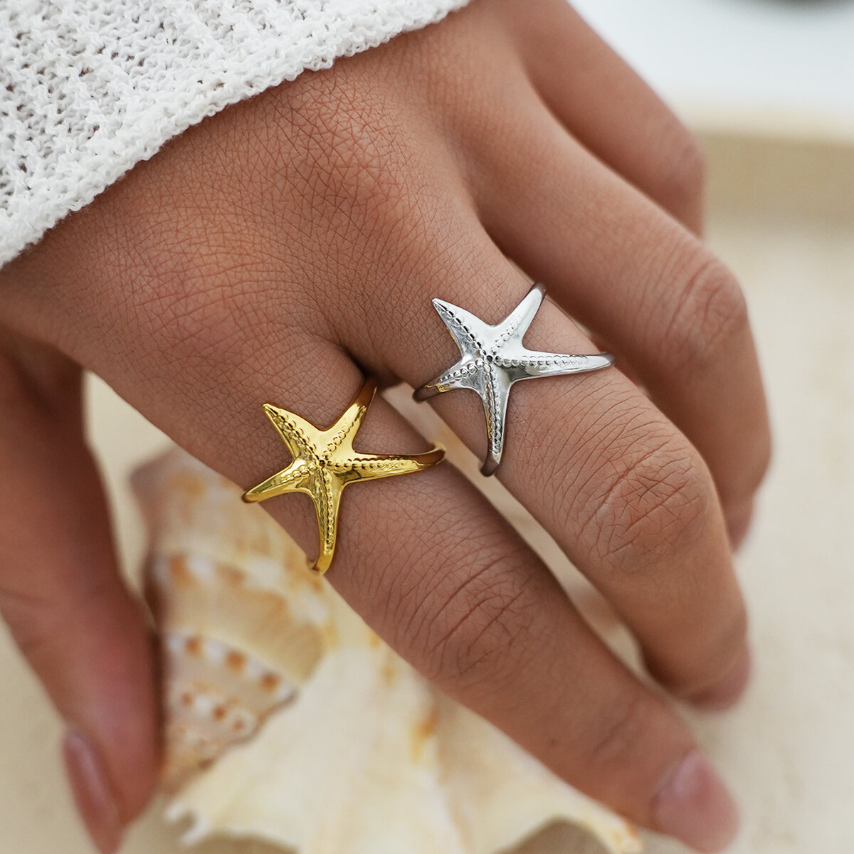 Anillos sencillos de acero inoxidable color oro con forma de tortuga y estrella de mar para uso diario.