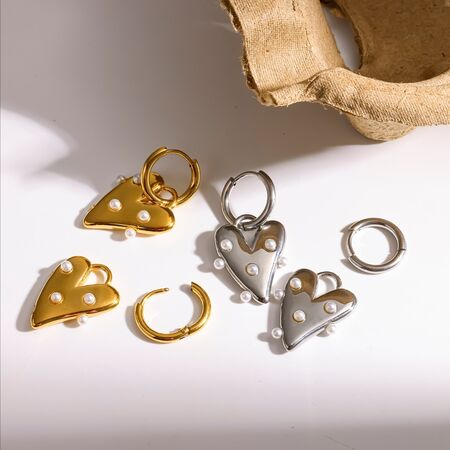 Klassische herzförmige Ohrhänger aus Edelstahl, wasserdicht, goldfarben, mit künstlicher Perle, für Damen 2