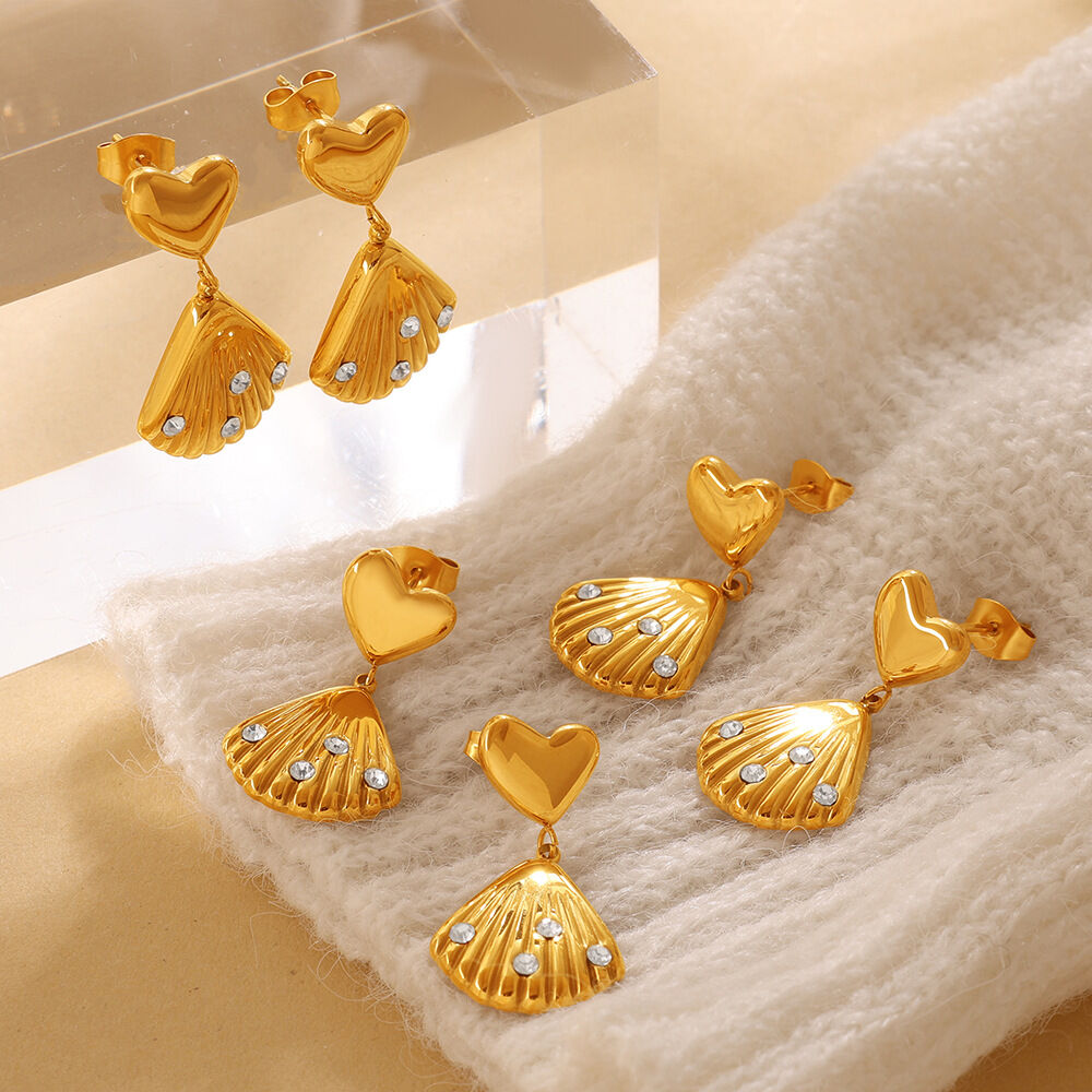 Pendientes colgantes de mujer con forma de corazón, de acero inoxidable, impermeables, color dorado y con pedrería.