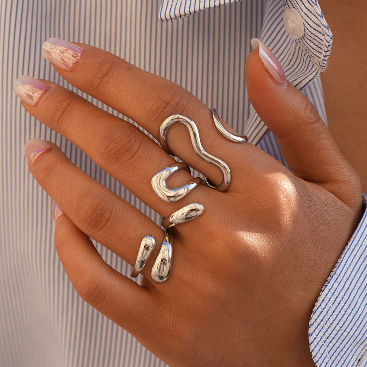 Anillos llamativos de acero inoxidable impermeables con forma irregular de la serie Simple para uso diario. Imagen2