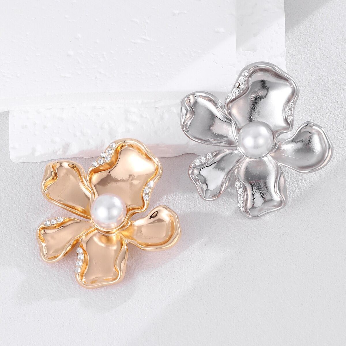 Simple Series Retro Flower Alloy Artificial Pearl Brooches