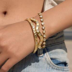 Luxuriöse, wasserdichte Armreifen aus Edelstahl in Goldfarbe mit Zirkonia für Damen h5 Bild2