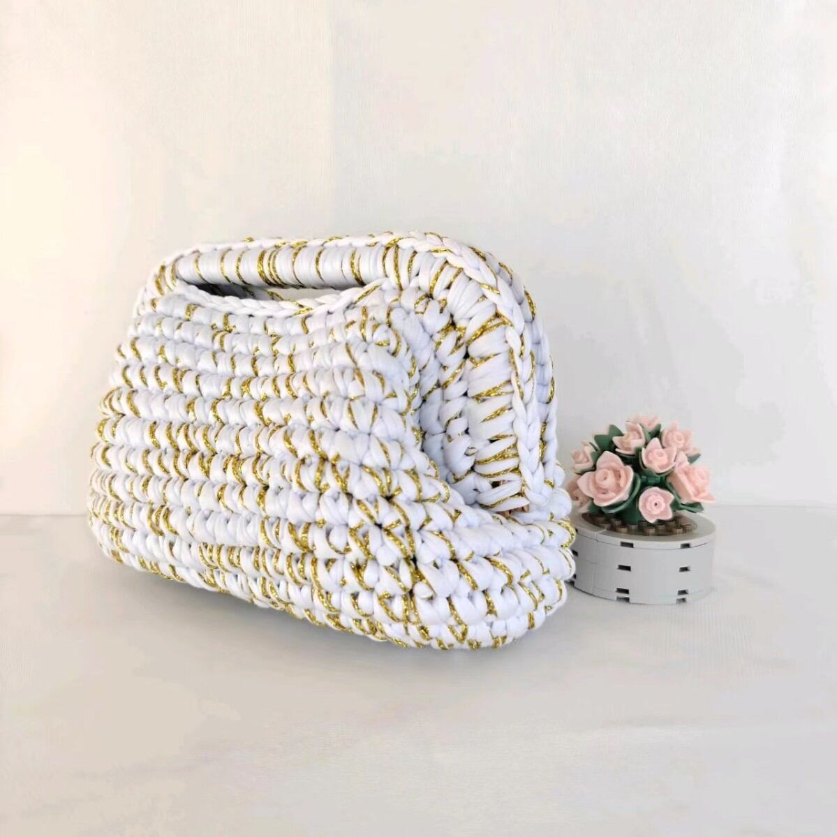 Parisian Chic Style Woven Solid Color Polyester Women's Clutches