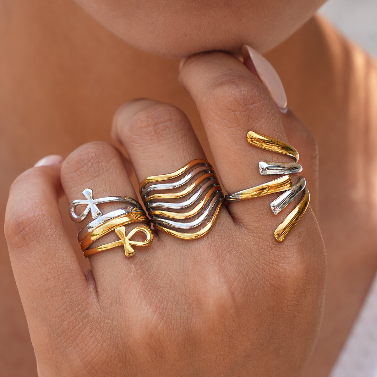 Conjuntos de anillos Simple Series Daily Heart de forma irregular, de acero inoxidable, resistentes al agua y de color dorado.