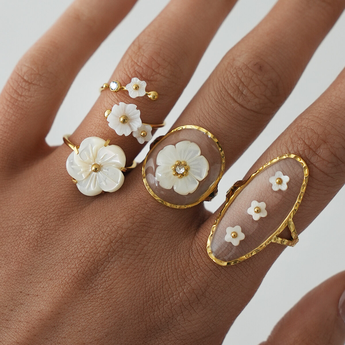 Simple Series Daily Flower Stainless Steel Waterproof   Gold Color  Shell Statement Rings 2