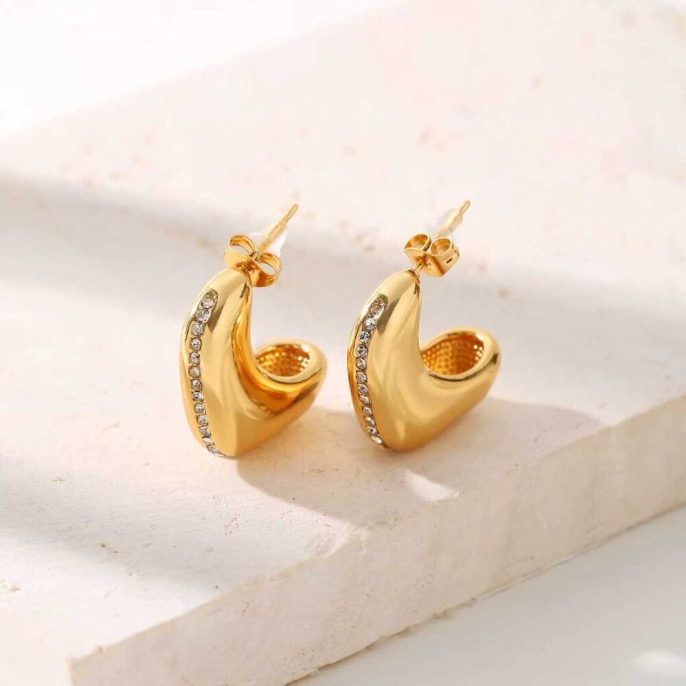 Semplici orecchini a perno da donna in acciaio inossidabile impermeabile color oro con strass. 2